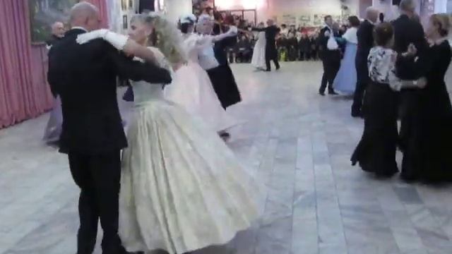 Фигурный вальс на ноябрьском - 2013 - балу в Карачарово смотреть онлайн