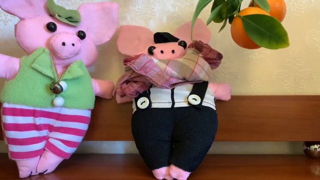 Фукля объелся конфет и простудился. Поросята смотрят медведя Валеру. Медведь Валера их кумир?