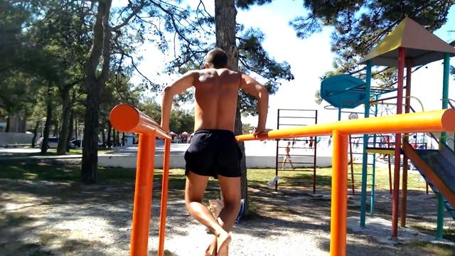 Отжимания на брусьях 20 раз смотреть онлайн