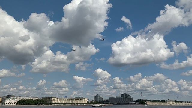 В небе над городом смотреть онлайн