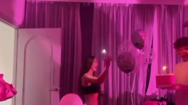 КАК ПОЗДРАВИЛИ ЛЕДИ ДИАНУ С ДНЕМ РОЖДЕНИЕ КНОПА И КИРИЛЛ!?? 19 ЛЕТ!