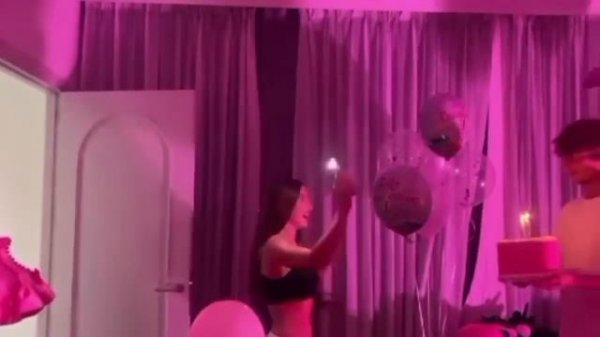 КАК ПОЗДРАВИЛИ ЛЕДИ ДИАНУ С ДНЕМ РОЖДЕНИЕ КНОПА И КИРИЛЛ!?? 19 ЛЕТ!