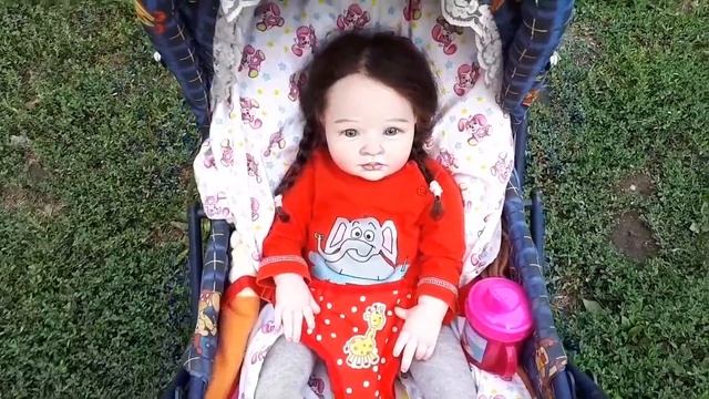 ДЕНЬ НА ДАЧЕ С РЕБОРНОМ | Поход с куклой в магазин / кукла в магазине / Reborn baby смотреть онлайн