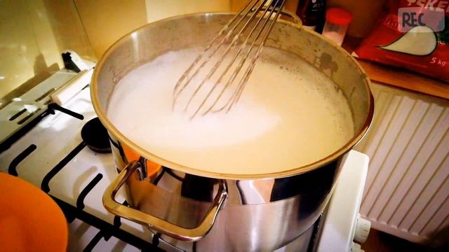 Варёная сгущёнка в домашних условиях??? Рецепт вареной сгущенки??Идеальная сгущенка?? смотреть онлайн