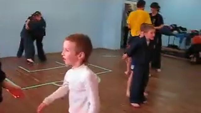 Хортинг MMA HORTING 15 Эдуард Еременко на тренировке с детской группой новичков Пущу Водица, 27 смотреть онлайн