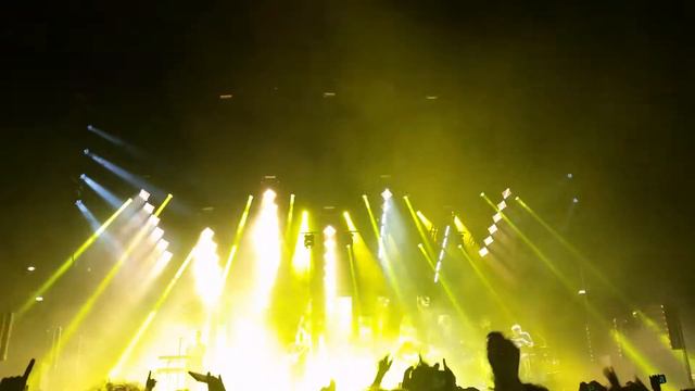 alt-J - Breezeblocks [Live at Mediolanum Forum, Milan 2015] смотреть онлайн