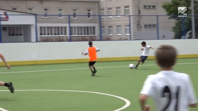 Детский футбол со стражем порядка. смотреть онлайн