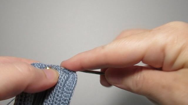 Начала обвязывать застежку-молнию. Впервые вяжу сумку крючком от застежки к донышку смотреть онлайн