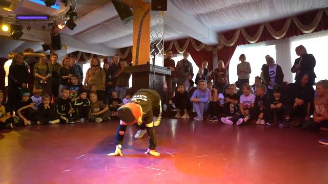 ART BATTLE 2020 | break dance 1x1 | beg | Чичулин Дмитрий Kate Снежок смотреть онлайн