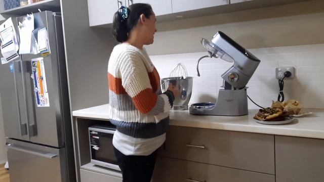 Johannes Reviews the Kenwood Chef Baker XL | The Good Guys смотреть онлайн