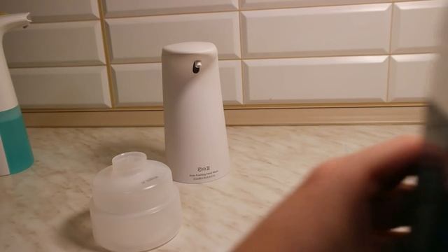Автоматический дозатор и вспениватель для жидкого мыла от Xiaomi Xiaowei смотреть онлайн