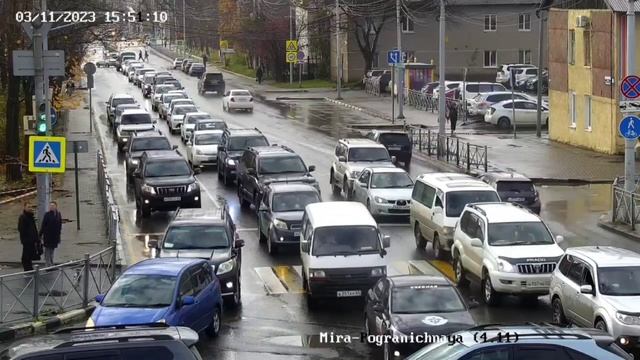 "Мне надо": микроавтобус притёр учебную машину ДОСААФ в Южно-Сахалинске смотреть онлайн