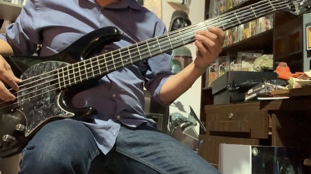 STINGRAY 5 VS MODULUS FLEA 5 Bass Review смотреть онлайн