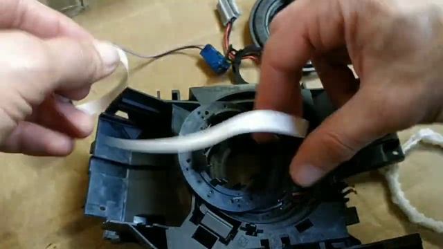 'Verificar Airbag' - Renault Kangoo ZE 2013 - como resolver (solução económica) смотреть онлайн