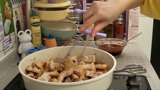 (SUB)VLOG?'전세계'가 '경악'한 떡볶이는'이렇게 드세요!' 꿀떡가래떡으로 떡볶이만들어먹고, 지코바삼겹살덮밥, 요거트볼, 콩국수 해먹는일상, 친구랑 마들렌원데이베이킹