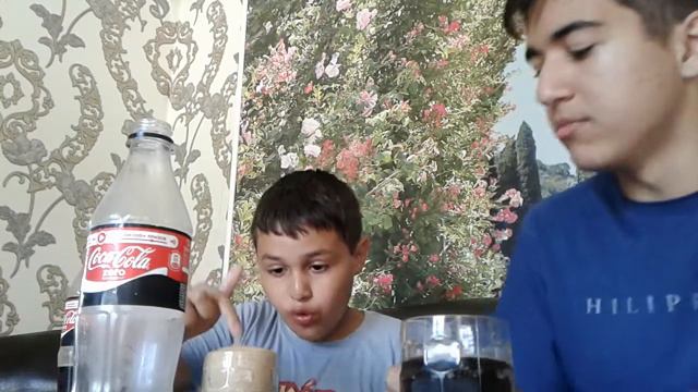 Челлендж кто быстрее выпьет кока колу смотреть онлайн