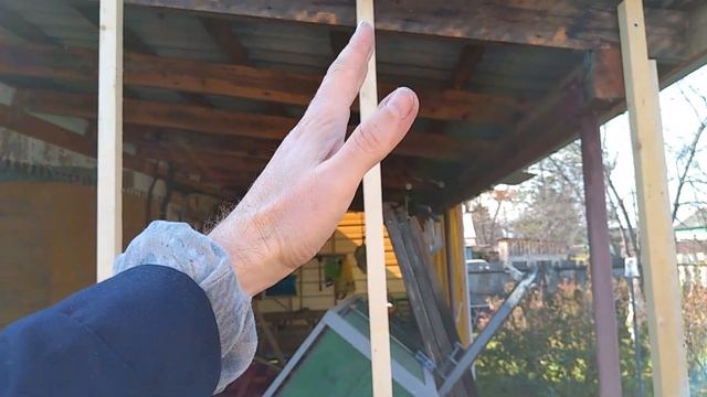 Тепло вернулось!! Ловлю момент, зашиваю стену навеса сайдингом!