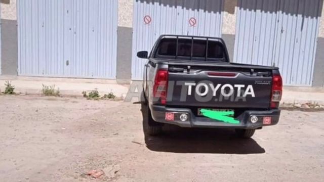 سيارة للبيع رقم { 573 } طويوطا هيلوكس Toyota Hilux 2016 لمليح و التمن مزيان