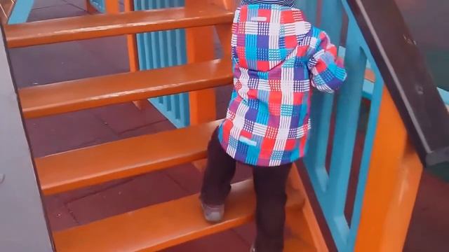 София и Илья на детской площадке смотреть онлайн
