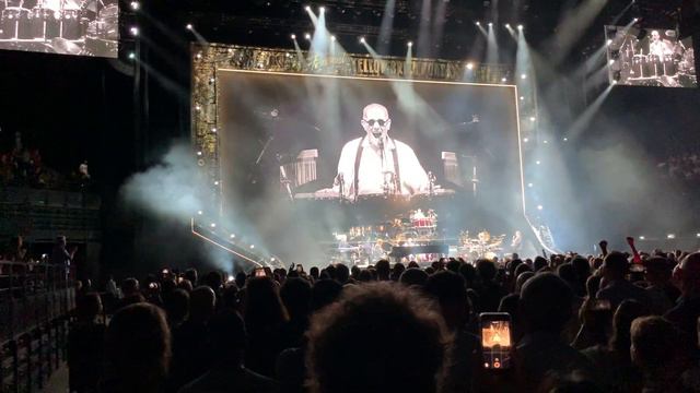 Elton John - Paris (2019) - Levon (Ray Cooper’s Solo) смотреть онлайн
