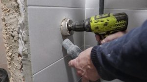 УСТАНОВКА РОЗЕТКИ на плитку. Как установить / подключить розетку