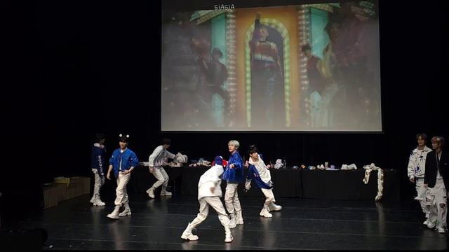 230310 대면 팬싸 크래비티(CRAVITY) - 그루비(GROOVY) 풀캠 смотреть онлайн