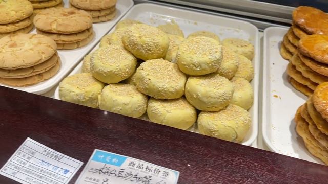 Trying Spicy Chinese Street Food | Suzhou Pingjiang Street Food | China Vlog смотреть онлайн
