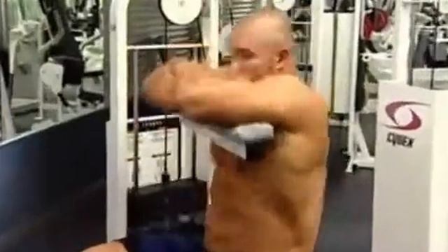 Сгибание туловища на тренажере смотреть онлайн