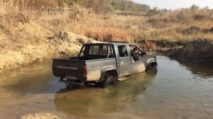 ниссан датсун плавает