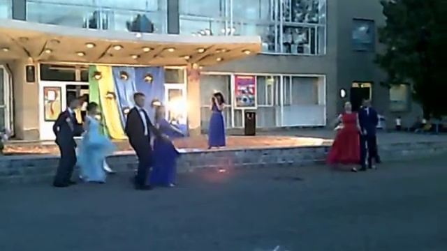 Вальс выпускников на День молодёжи смотреть онлайн