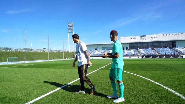 JAMES RODRÍGUEZ VS DELANTERO09 - Retos de Fútbol смотреть онлайн