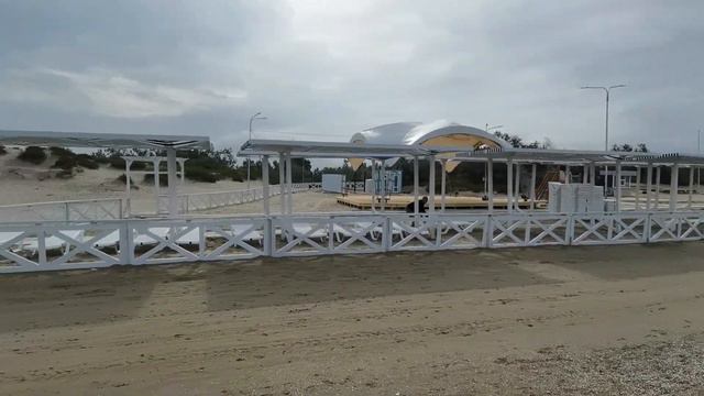 Пляжи Анапы на Пионерском проспекте через арку Восход! смотреть онлайн