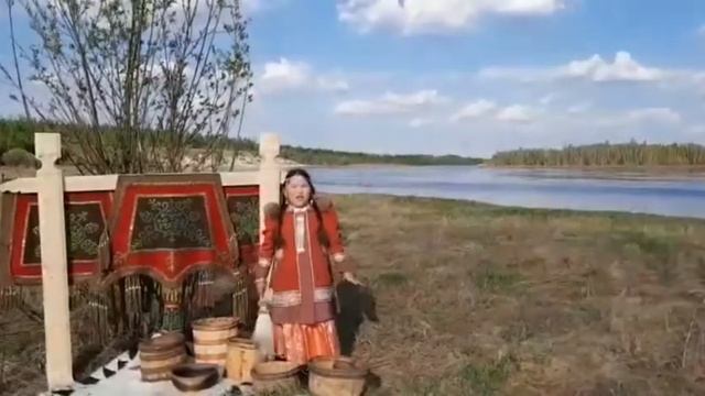Тойук Үчүгэйиэн оҕо сааспыт. Соло: Федорова Айсаана. Таттинский улус.
