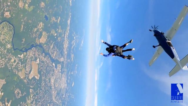 Alexina Gillis - Skydive Pepperell - www.skyjump.com смотреть онлайн