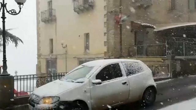Neve alta ad Enna: chiuso il Sicilia Outlet Village смотреть онлайн