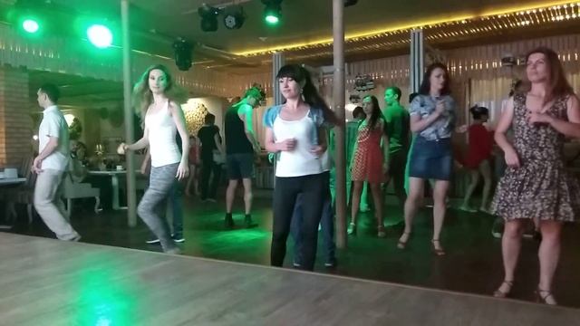 Мастер-класс по бачате сэншуал на вечеринке в "Добром кафе" смотреть онлайн