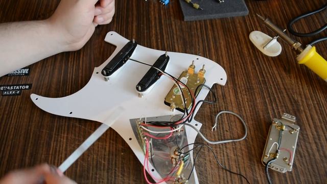 Качественные звукосниматели на бюджетной гитаре смотреть онлайн