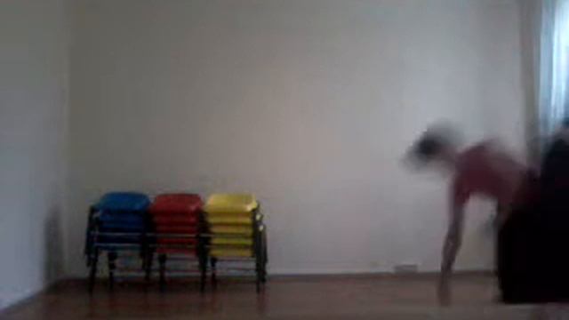 Девочка в конце от испуга во вморок упала ! Прикол.