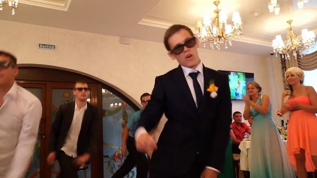 Подарок невесте на свадьбу!!!Танец Жениха=))))Взорвали зал))ФЕЕРИЯ!!! смотреть онлайн