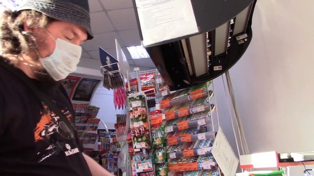 Неадекватная женщина обматерила покупателей | Полиция оформила Гроздь [Хрюши против | Саратов]