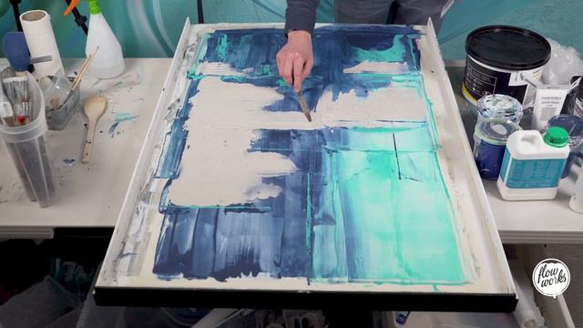 UK Abstract Artist working on a contemporary modern painting смотреть онлайн