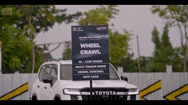 New Toyota Land Cruiser 300 Test Drive смотреть онлайн