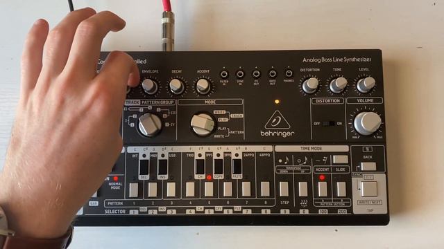 Ambient Music on Behringer’s TD-3 Analog Bass Synthesizer смотреть онлайн