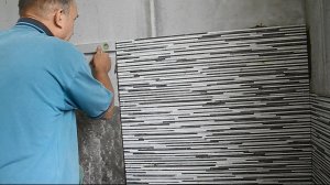 Как укладывать плитку на углах, вокруг ванной и выходов воды