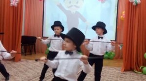 Танец мальчиков на утреннике 8 марта