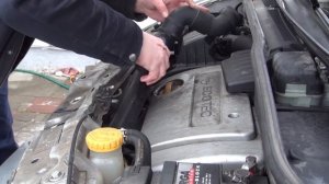 Замена правой лампочки в автомобиле Opel Meriva