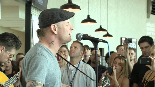 Stone Sour Acoustic Performance at 98 RockFest - Miracles смотреть онлайн