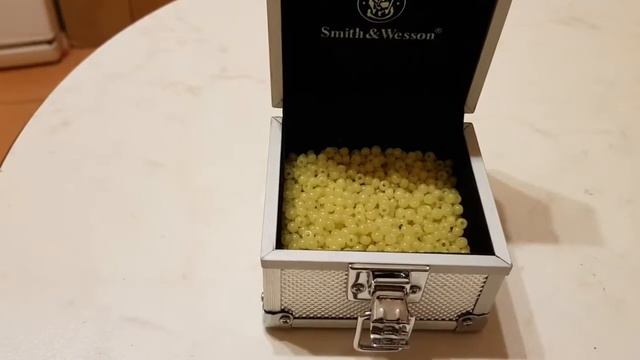 Проверка наличия УФ-фильтра в очках с помощью уранового стекла. смотреть онлайн