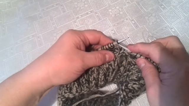 МУЖСКАЯ ВЯЗАННАЯ ШАПКА спицами Подробный мастер класс смотреть онлайн