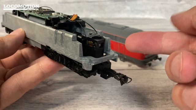 A Decent Deutsche Bahn BR218 Diesel Locomotive | Roco 51231 Review HO Scale смотреть онлайн